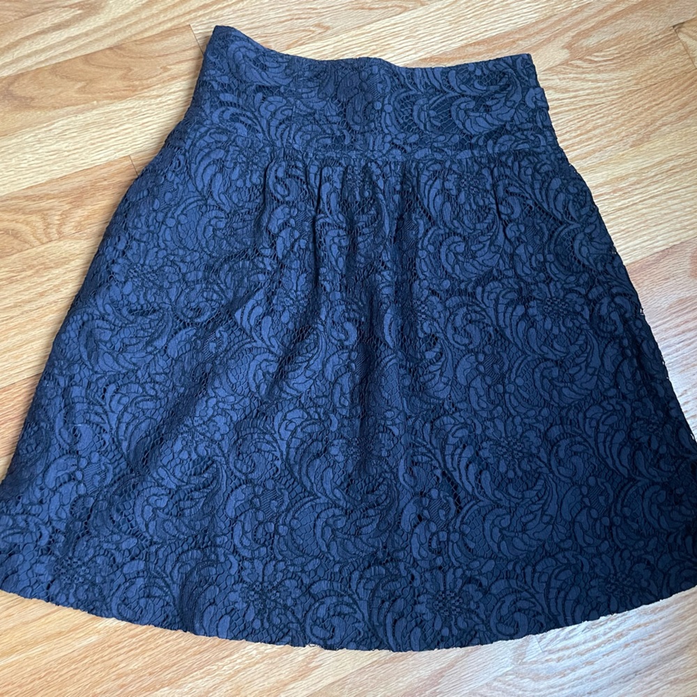 BURBERRY LACE SKIRT